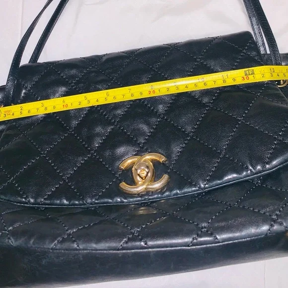 Chanel Black Quilted Leather Shoulder Bag - Picture 8 of 16